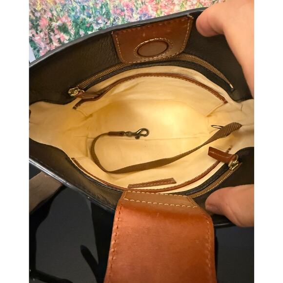 EUC Dooney & Bourke Leather Raleigh Roxy Navy Bucket Bag - Picture 7 of 11